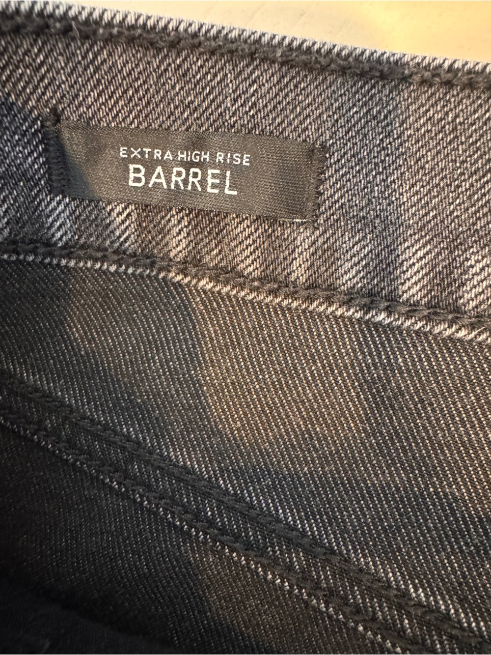 WHBM Extra High Rise Barrel Jeans Size 6 - Picture 8 of 9